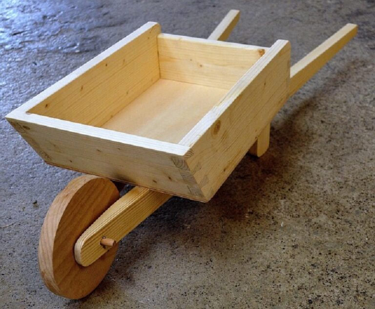 carpenter-3280862_640